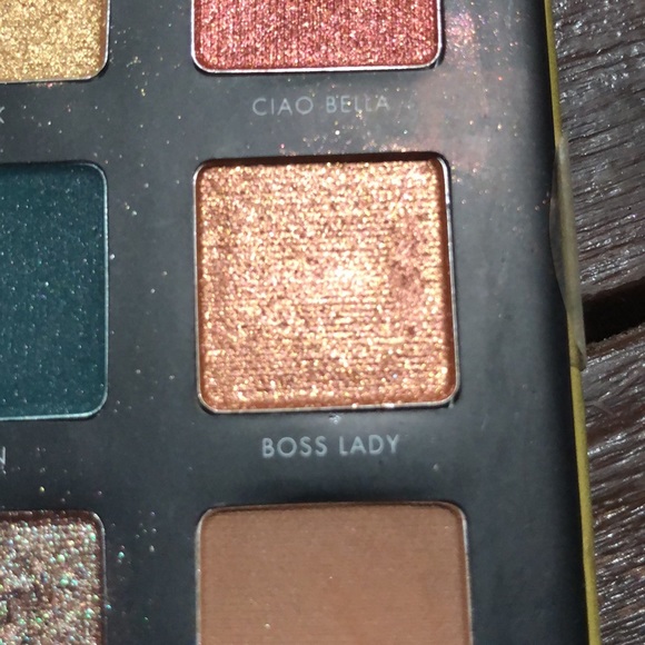Milani gilded gold eye shadow palette - Picture 4 of 8